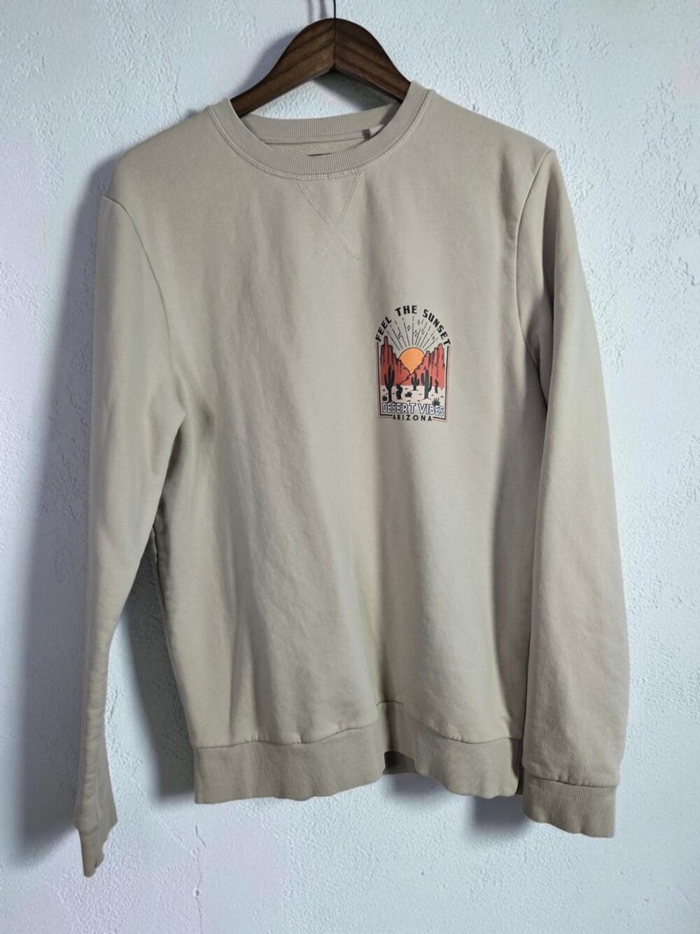Clockhouse Beige Sunset Graphic Sweatshirt – Men’s Large